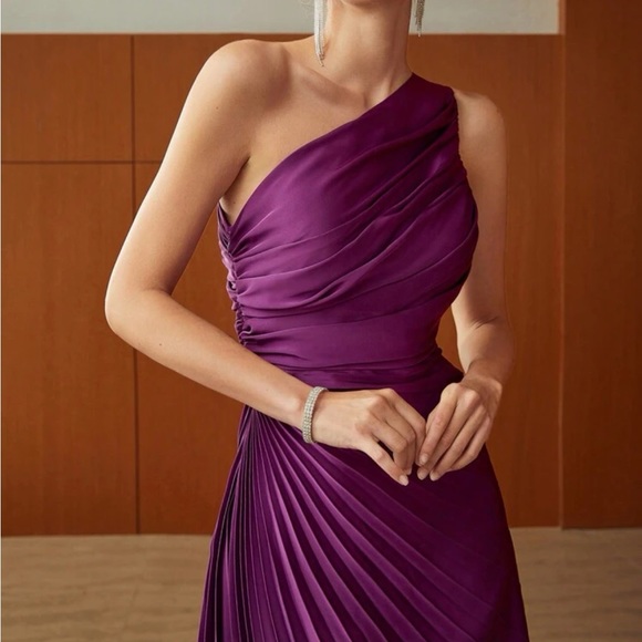 Luxe one shoulder pleated party formal dress - Picture 7 of 7